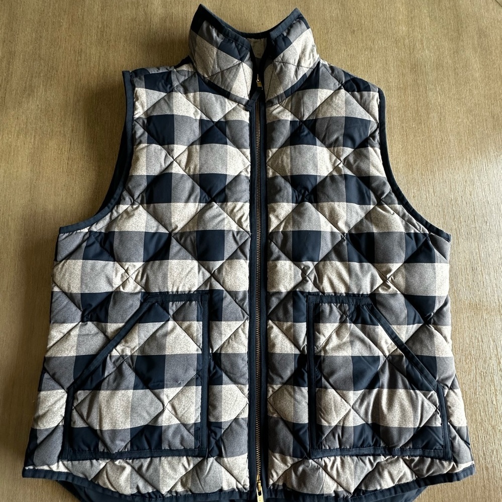 J. Crew women’s Navy and Cream Checkered Quilted puffer Vest XL EUC - Picture 6 of 6